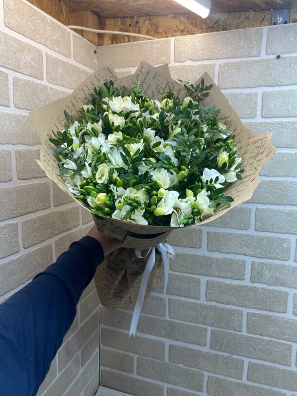 Белый ангел, артикул F32041 - 21220 рублей, доставка по городу. Flawery - доставка цветов