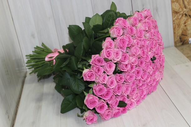 101 розовая роза ревиваль, артикул F32373 - 31887 рублей, доставка по городу. Flawery - доставка цветов