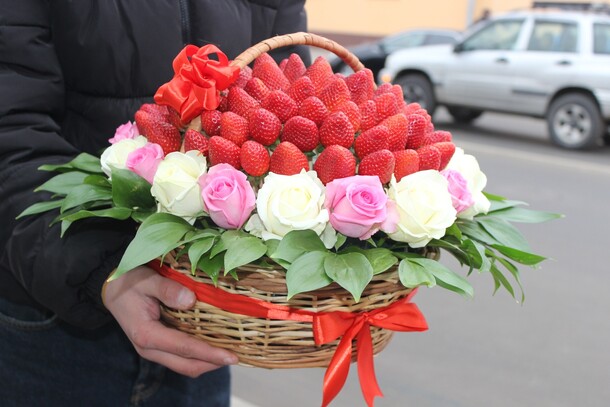 Съедобная корзина, артикул F32417 - 16446 рублей, доставка по городу. Flawery - доставка цветов