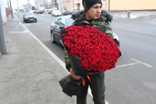 101 красная высокая роза 80см, артикул F32419 - 33878 рублей, доставка по городу. Flawery - доставка цветов