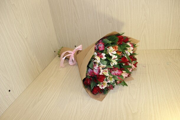 29 альстромерия микс, артикул F32567 - 7900 рублей, доставка по городу. Flawery - доставка цветов