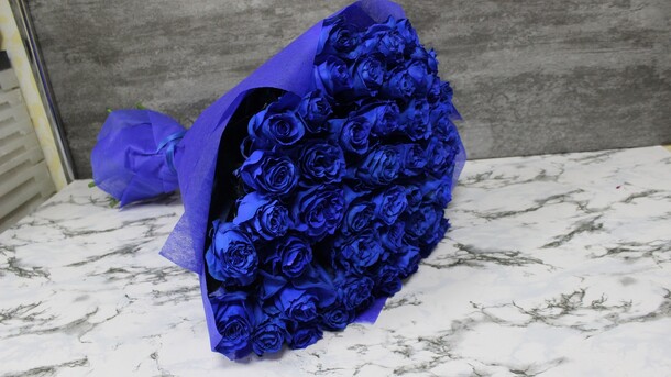 51 синяя роза, артикул F32703 - 67348 рублей, доставка по городу. Flawery - доставка цветов