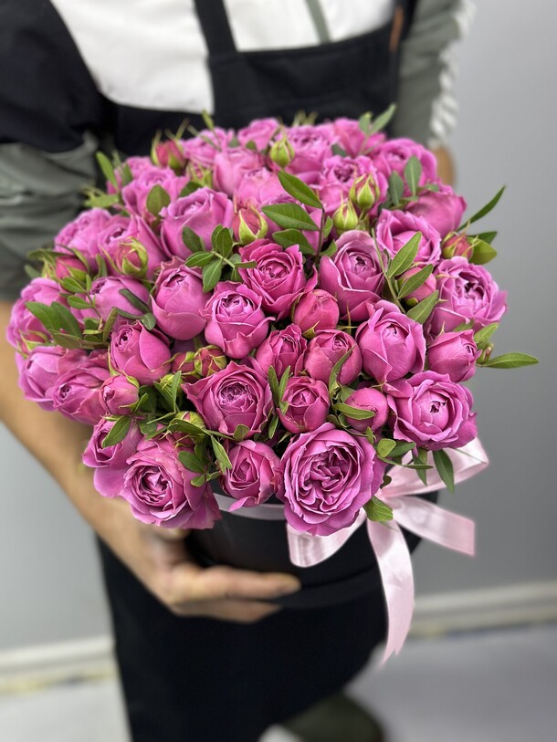 Королева кустовых роз, артикул F32839 - 7900 рублей, доставка по городу. Flawery - доставка цветов