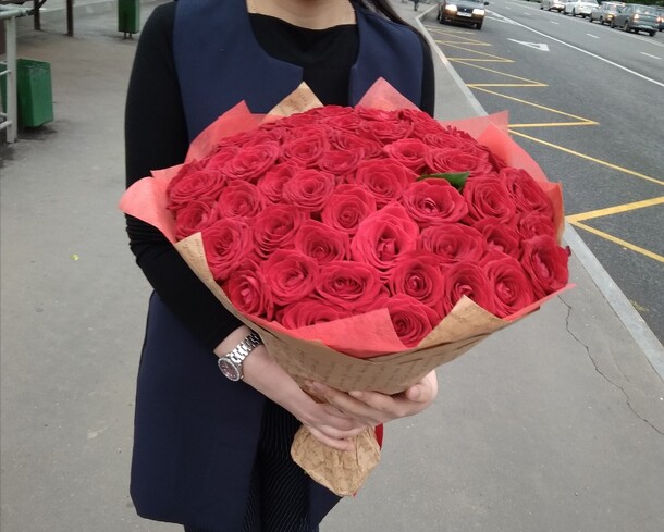 51 красная роза, ред наоми, артикул F37016 - 13500 рублей, доставка по городу. Flawery - доставка цветов