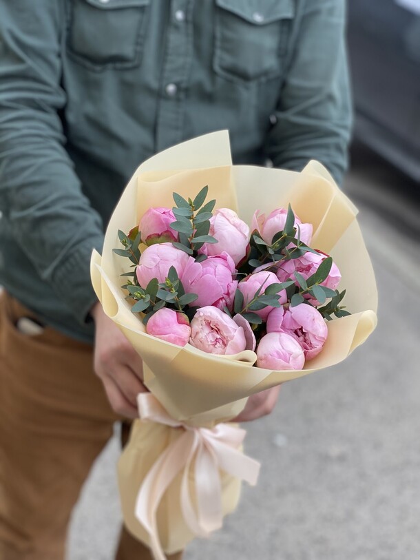 Шикарные пионы, артикул F39392 - 16831 рублей, доставка по городу. Flawery - доставка цветов