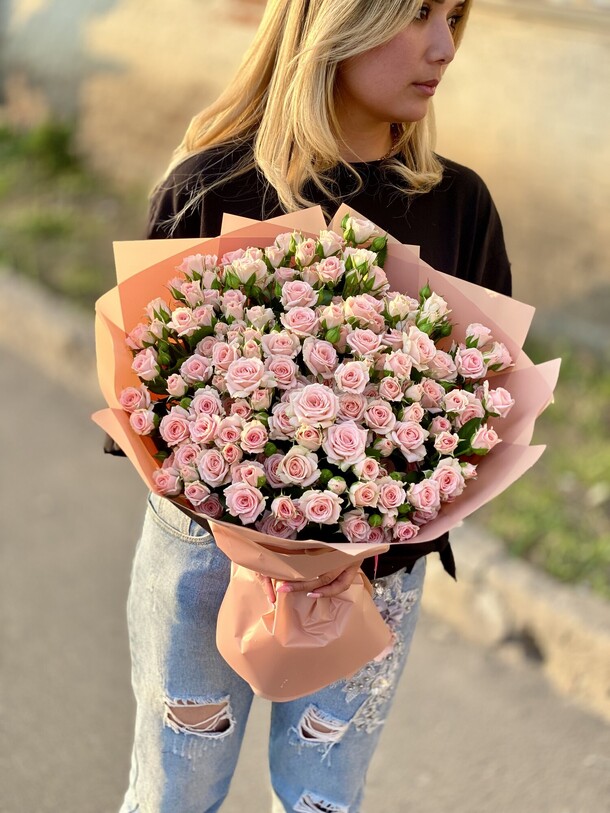 29 кустовая роза, артикул F44755 - 15729 рублей, доставка по городу. Flawery - доставка цветов