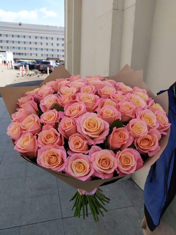 51 роза мисс пигги, артикул F51333 - 15971 рублей, доставка по городу. Flawery - доставка цветов