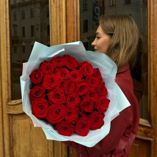 25 красных премиум роз 60см, артикул F1496322 - 5500 рублей, доставка по городу. Flawery - доставка цветов