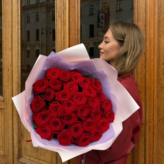 31 роза ред наоми 60см, артикул F1496334 - 7000 рублей, доставка по городу. Flawery - доставка цветов