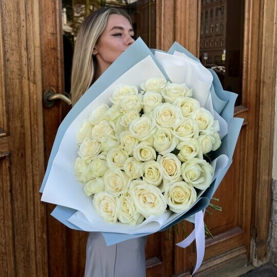 Букет из 35 роз премиум 60см, артикул F1496412 - 10500 рублей, доставка по городу. Flawery - доставка цветов