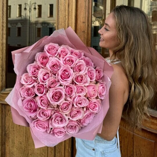 35 розовых роз премиум 60см, артикул F1496440 - 10500 рублей, доставка по городу. Flawery - доставка цветов
