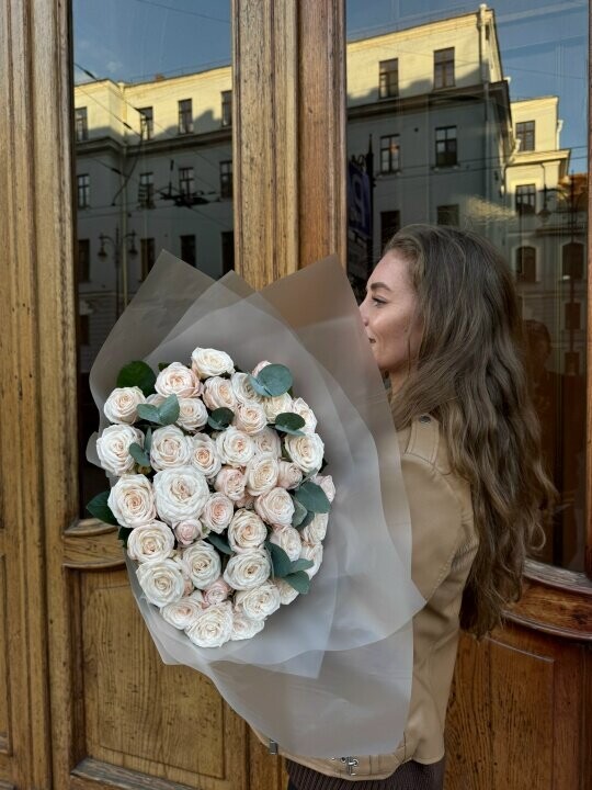 Букет крем бомбастик m, артикул F1506126 - 6500 рублей, доставка по городу. Flawery - доставка цветов