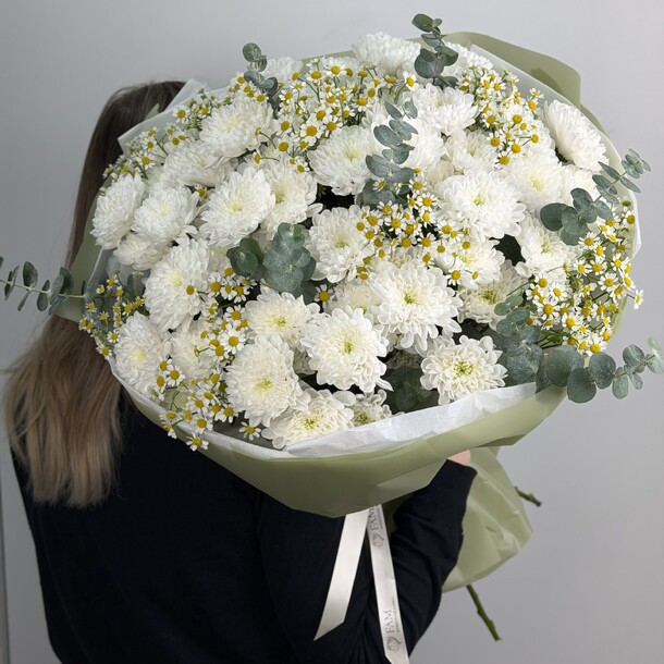Хризантема, эвкалипт , матрикария xl, артикул F1497637 - 18366 рублей, доставка по городу. Flawery - доставка цветов