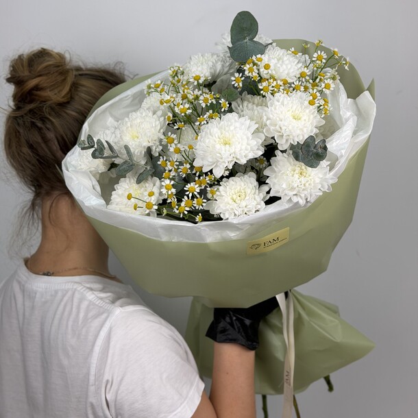 Хризантемы эвкалипт матрикирии размер s, артикул F1497638 - 5800 рублей, доставка по городу. Flawery - доставка цветов