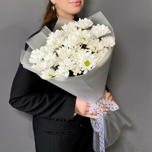 Монобукет ромашек (5 шт), артикул F1356434 - 3490 рублей, доставка по городу. Flawery - доставка цветов