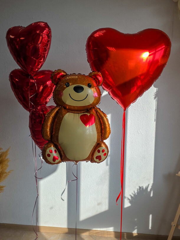 Шары для девушки на 14 февраля алые сердца, артикул F1520105 - 5460 рублей, доставка по городу. Flawery - доставка цветов