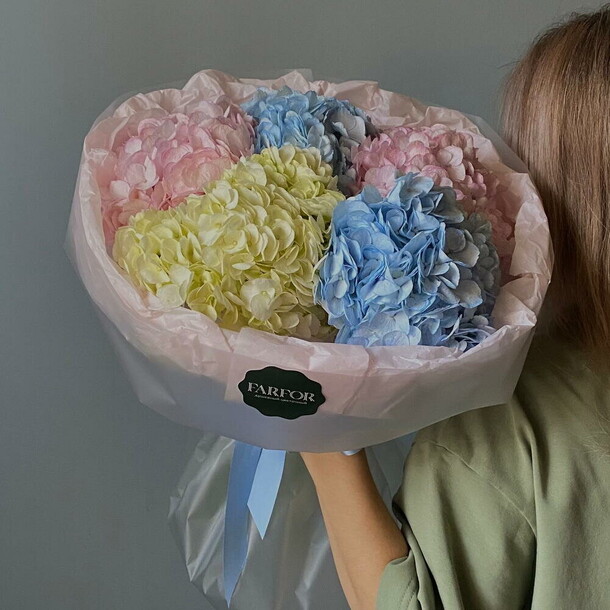 Монобукет из гортензии mix «m», артикул F1500473 - 5500 рублей, доставка по городу. Flawery - доставка цветов