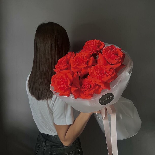 Монобукет из алых роз, артикул F1500482 - 6300 рублей, доставка по городу. Flawery - доставка цветов