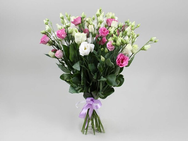 Букет 15 эустомы бело - розовый микс, артикул F1151253 - 4990 рублей, доставка по городу. Flawery - доставка цветов