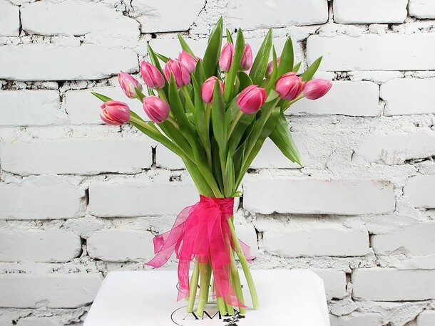 Букет 17 розовых тюльпанов., артикул F1152186 - 3990 рублей, доставка по городу. Flawery - доставка цветов
