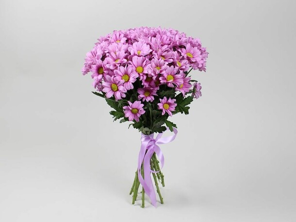 Букет 9 кустовых розовых хризантем, артикул F1152274 - 3190 рублей, доставка по городу. Flawery - доставка цветов