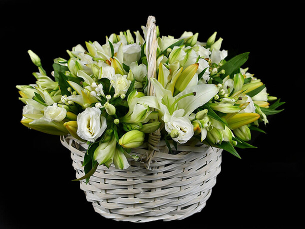 Композиция белые росы, артикул F1159965 - 11990 рублей, доставка по городу. Flawery - доставка цветов