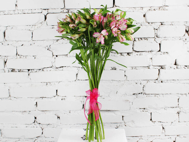 Букет 15 розовой альстромерии, артикул F1170724 - 3390 рублей, доставка по городу. Flawery - доставка цветов