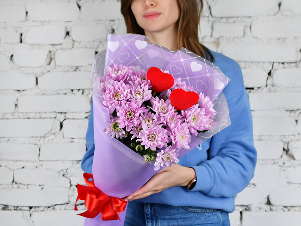 Букет 5 кустовых розовых хризантем, артикул F1170826 - 3289 рублей, доставка по городу. Flawery - доставка цветов