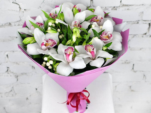 Букет орхидея с альстромерией, артикул F1193373 - 8256 рублей, доставка по городу. Flawery - доставка цветов