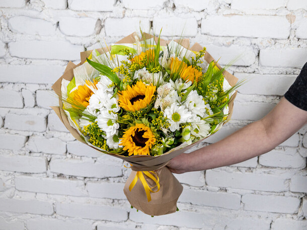 Букет солнечное настроение, артикул F1201981 - 6699 рублей, доставка по городу. Flawery - доставка цветов