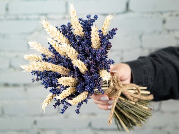 Букет лаванда с пшеницей, артикул F1206784 - 3289 рублей, доставка по городу. Flawery - доставка цветов