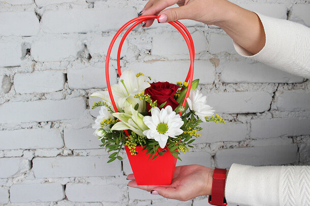 Композиция нежный мини-букет, артикул F1241708 - 2190 рублей, доставка по городу. Flawery - доставка цветов