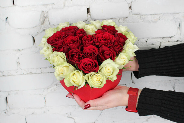 Композиция валентинка, артикул F1249435 - 5489 рублей, доставка по городу. Flawery - доставка цветов