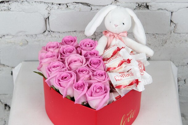 Композиция привет от зайки, артикул F1253101 - 4608 рублей, доставка по городу. Flawery - доставка цветов