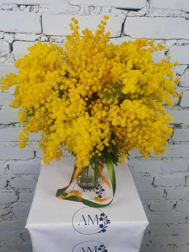 Букет мимозы "8 марта", артикул F1258112 - 3408 рублей, доставка по городу. Flawery - доставка цветов