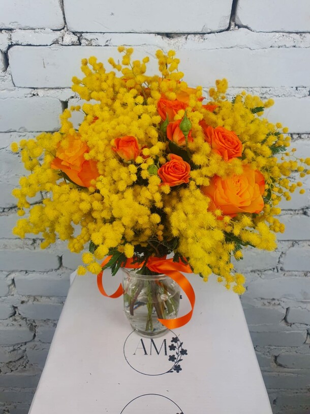 Букет с мимозой "лучик солнца", артикул F1259147 - 5270 рублей, доставка по городу. Flawery - доставка цветов