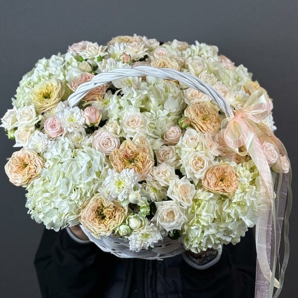 Корзина с цветами, артикул F1504635 - 25000 рублей, доставка по городу. Flawery - доставка цветов