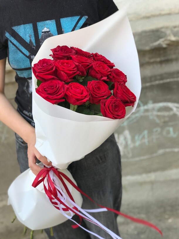 13 роз, артикул F1151876 - 2800 рублей, доставка по городу. Flawery - доставка цветов