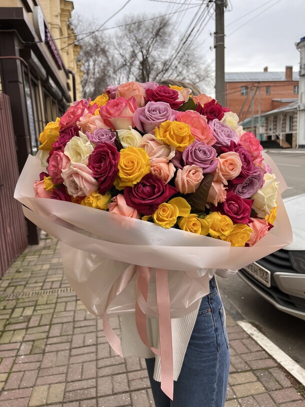 101 роза микс, артикул F1242136 - 15000 рублей, доставка по городу. Flawery - доставка цветов