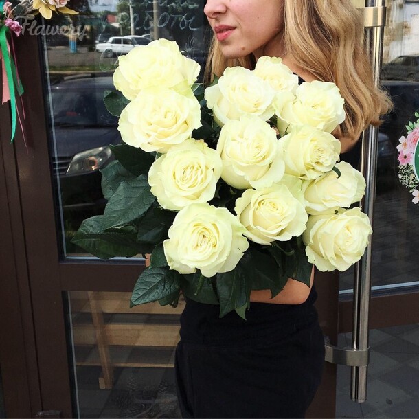 Букет из 11 роз, артикул F48797 - 4800 рублей, доставка по городу. Flawery - доставка цветов