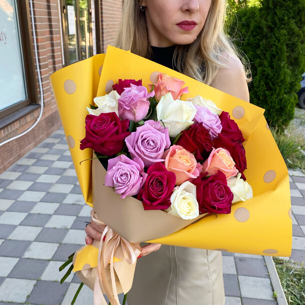 17 роз, артикул F86861 - 4000 рублей, доставка по городу. Flawery - доставка цветов