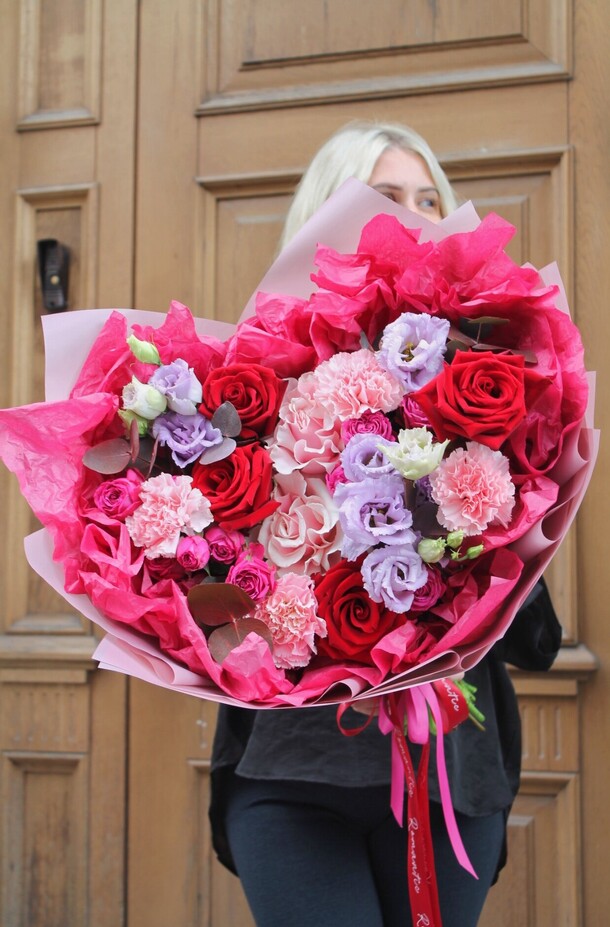 Яркий букет "малиновая страсть", артикул F1209212 - 14590 рублей, доставка по городу. Flawery - доставка цветов