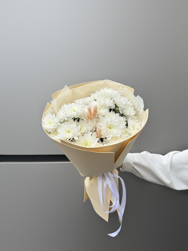 Монобукет из хризантем, артикул F1344462 - 3500 рублей, доставка по городу. Flawery - доставка цветов