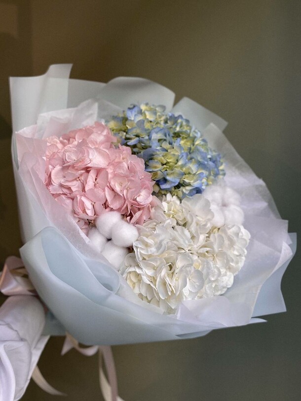 Монобукет из гортензий, артикул F1366147 - 3295 рублей, доставка по городу. Flawery - доставка цветов