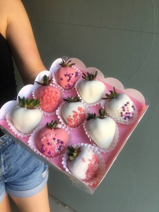 Клубника в шоколаде 9 шт, артикул F1331185 - 2900 рублей, доставка по городу. Flawery - доставка цветов