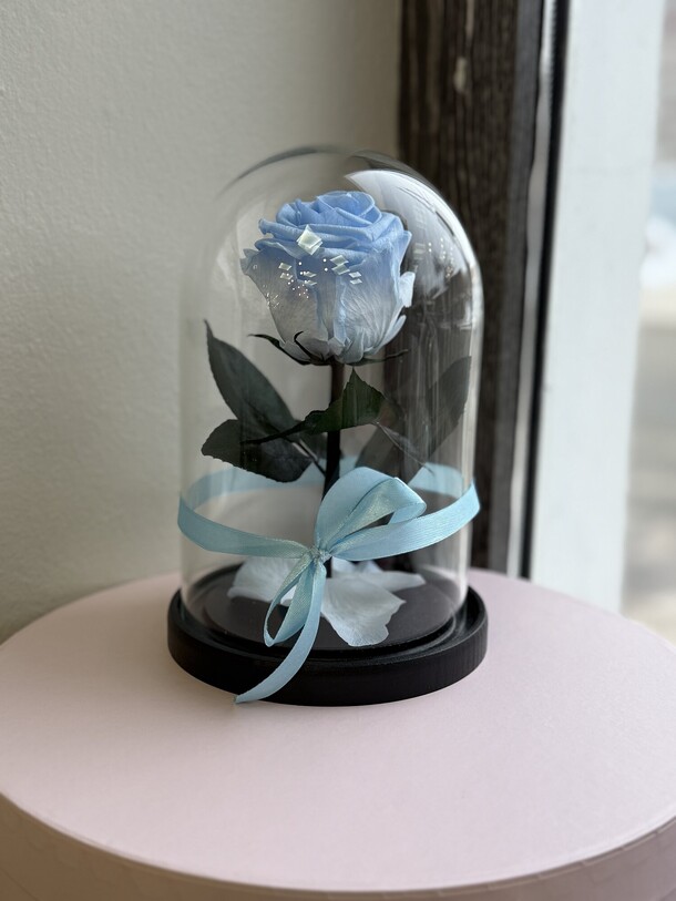 Роза в колбе мини голубая, артикул F1198043 - 4790 рублей, доставка по городу. Flawery - доставка цветов