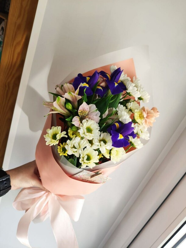 Букет "радость", артикул F1199368 - 3100 рублей, доставка по городу. Flawery - доставка цветов