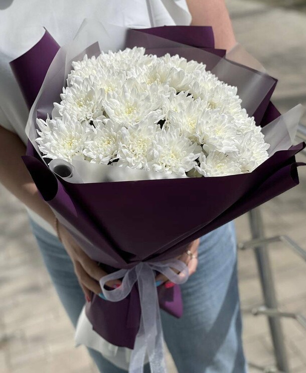 Букет из хризантем, артикул F1213000 - 2990 рублей, доставка по городу. Flawery - доставка цветов