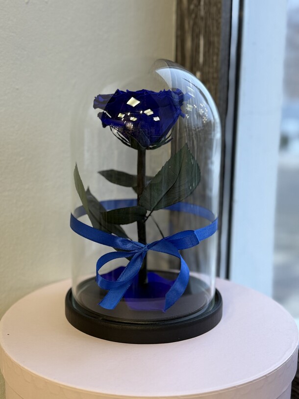 Роза в колбе вип синяя, артикул F1453524 - 7490 рублей, доставка по городу. Flawery - доставка цветов