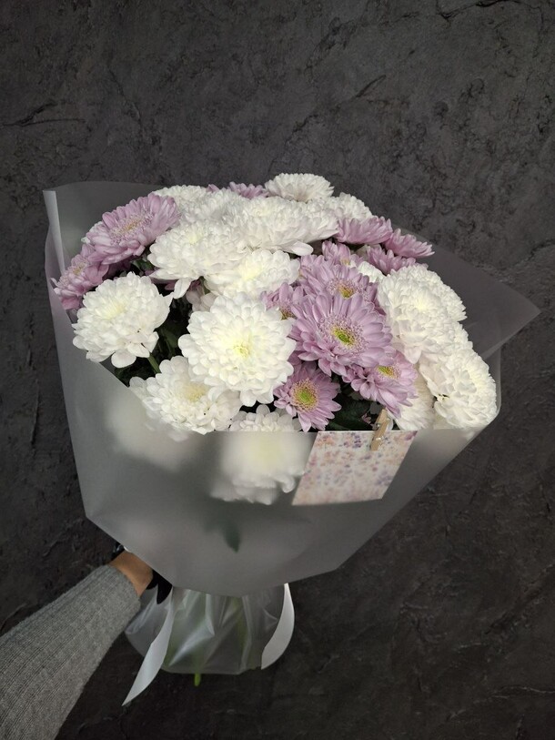 9 кустовых хризантем, артикул F1486776 - 4990 рублей, доставка по городу. Flawery - доставка цветов